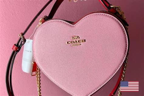 cuanto cuesta una cartera coach original|bolsa coach precio.